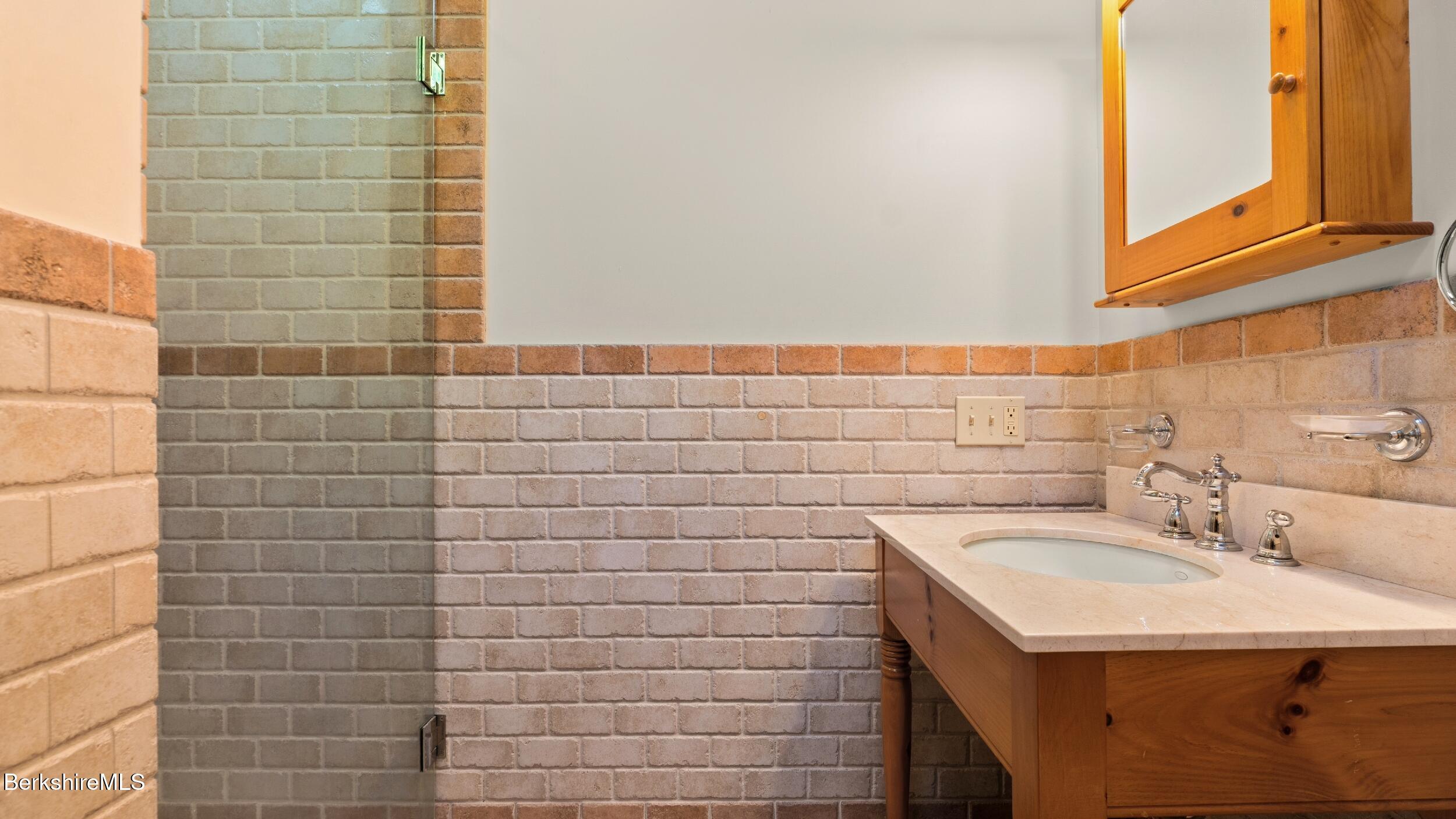 765 Canaan Road Richmond, MA 01254 - Photo 41 of 78 En Suite