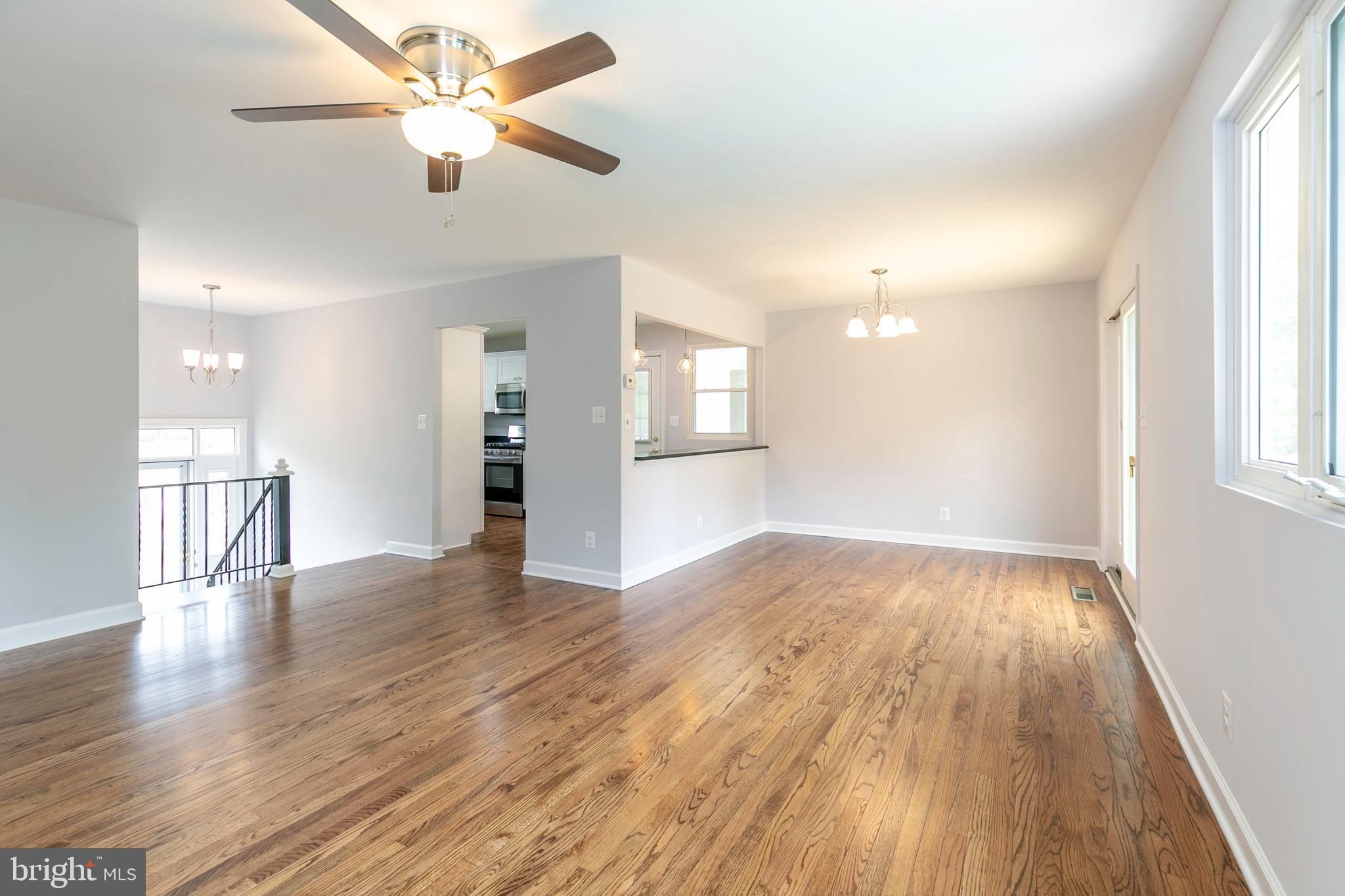 121 Chargeur Road Reisterstown, MD 21136 - Photo 12 of 42 Living Room