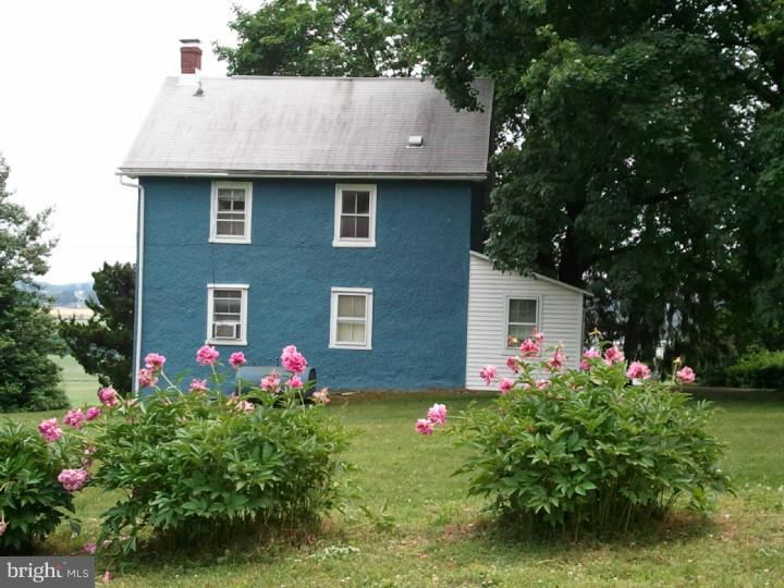 11 Goodfellow Road Elverson, PA 19520 - Photo 4 of 25 Exterior Back