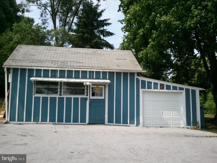 11 Goodfellow Road Elverson, PA 19520 - Photo 5 of 25 Garage