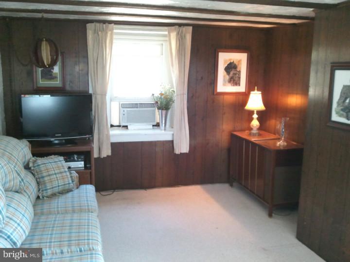 11 Goodfellow Road Elverson, PA 19520 - Photo 9 of 25 Living Room
