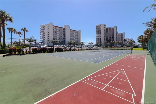 a view of a tennis court