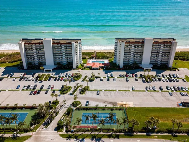 a view of building with outdoor space