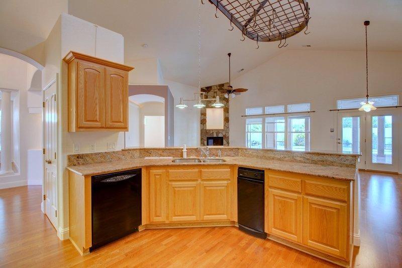 1007 Pumpkin Ridge Eagle Point, OR 97524 - Photo 10 of 34 Gallery Image 10