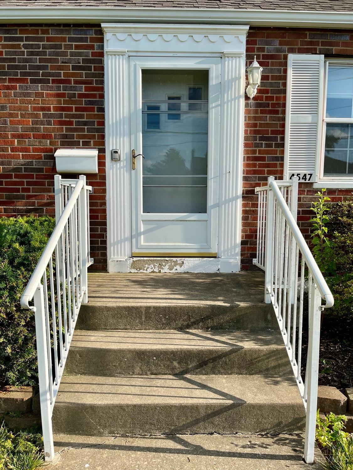 4547 Hunt Road Blue Ash, OH 45242 - Photo 6 of 8 Welcome Home!