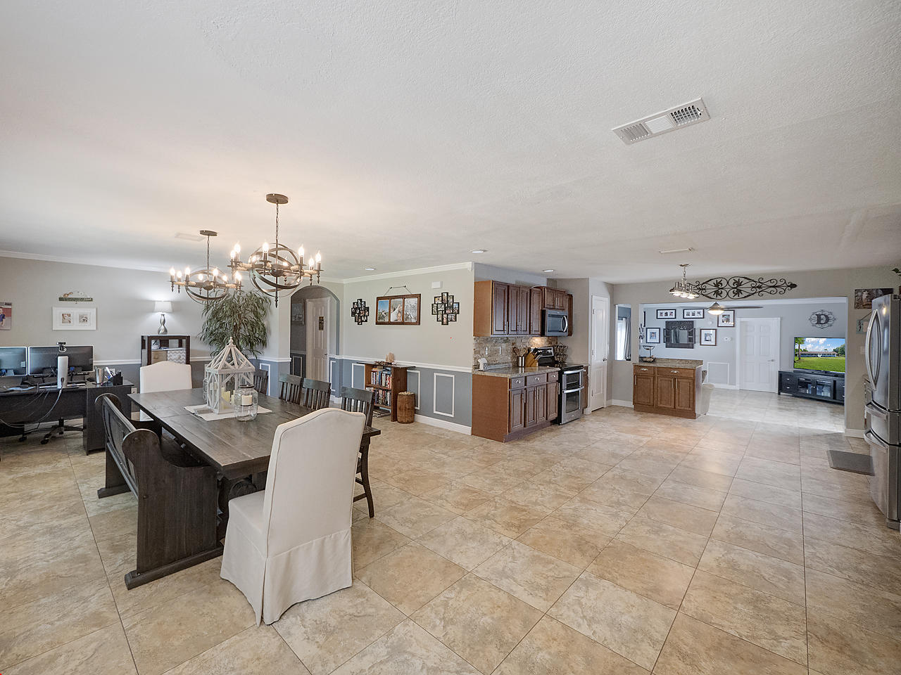 4370 Christensen Road Fort Pierce, FL 34981 - Photo 10 of 25 Dining/Living