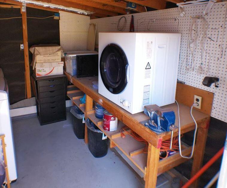 84136 Ave 44, Unit 602 Indio, CA 92203 - Photo 39 of 43 a utility room with dryer and washer