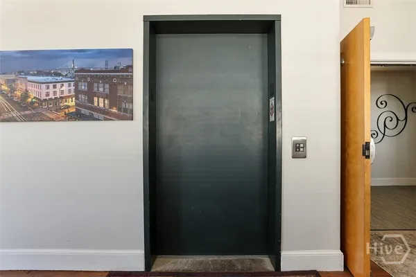 $2,200 | 50 Barnard Street, Unit 203, Savannah, GA 31401