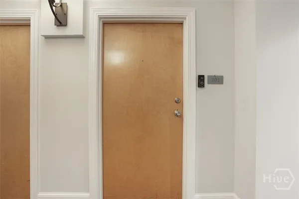 $2,200 | 50 Barnard Street, Unit 203, Savannah, GA 31401