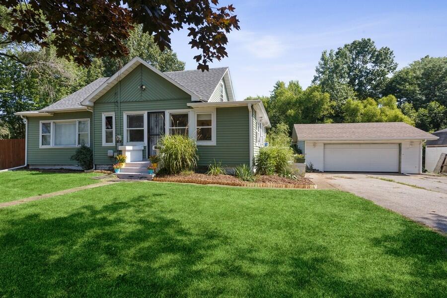 13599 Wilson Road New Buffalo, MI 49117 - Photo 3 of 16 03_13599WilsonRd_571_FrontView_LowRes