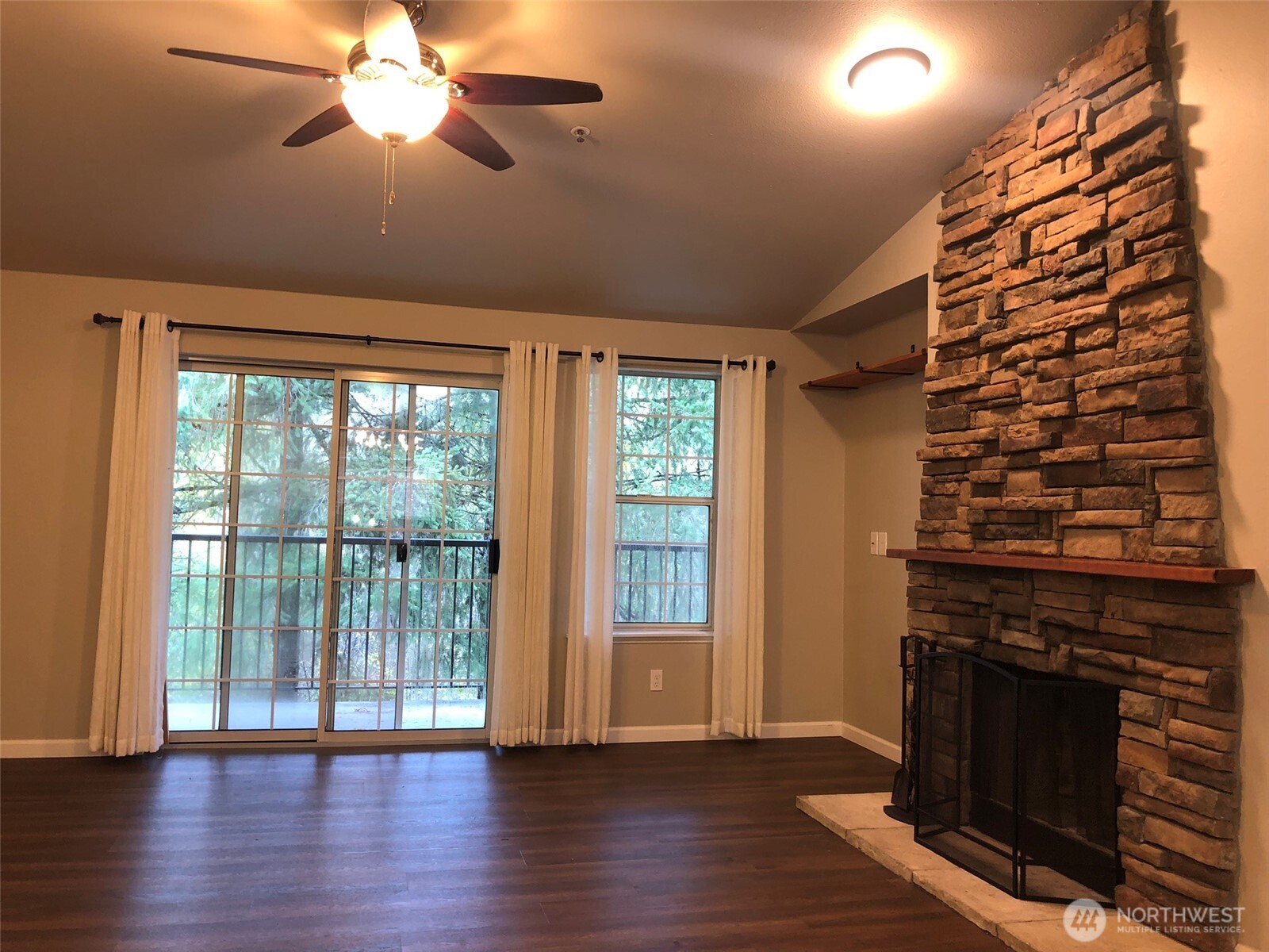 580 Front Street South, Unit D312 Issaquah, WA 98027 - Photo 6 of 15