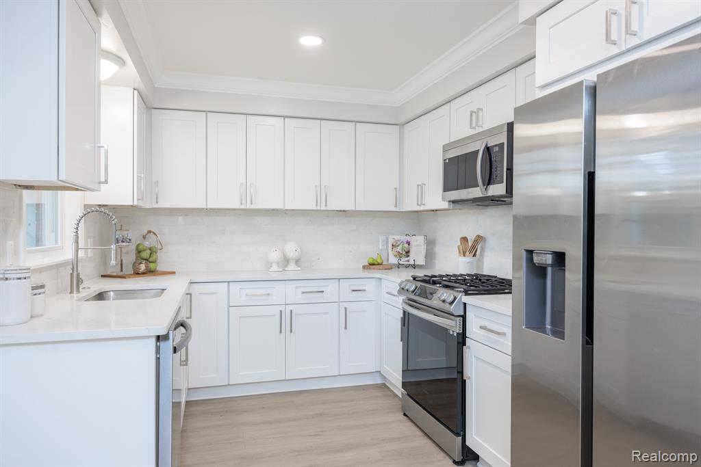 1337 Torrey Road Grosse Pointe Woods, MI 48236 - Photo 10 of 31