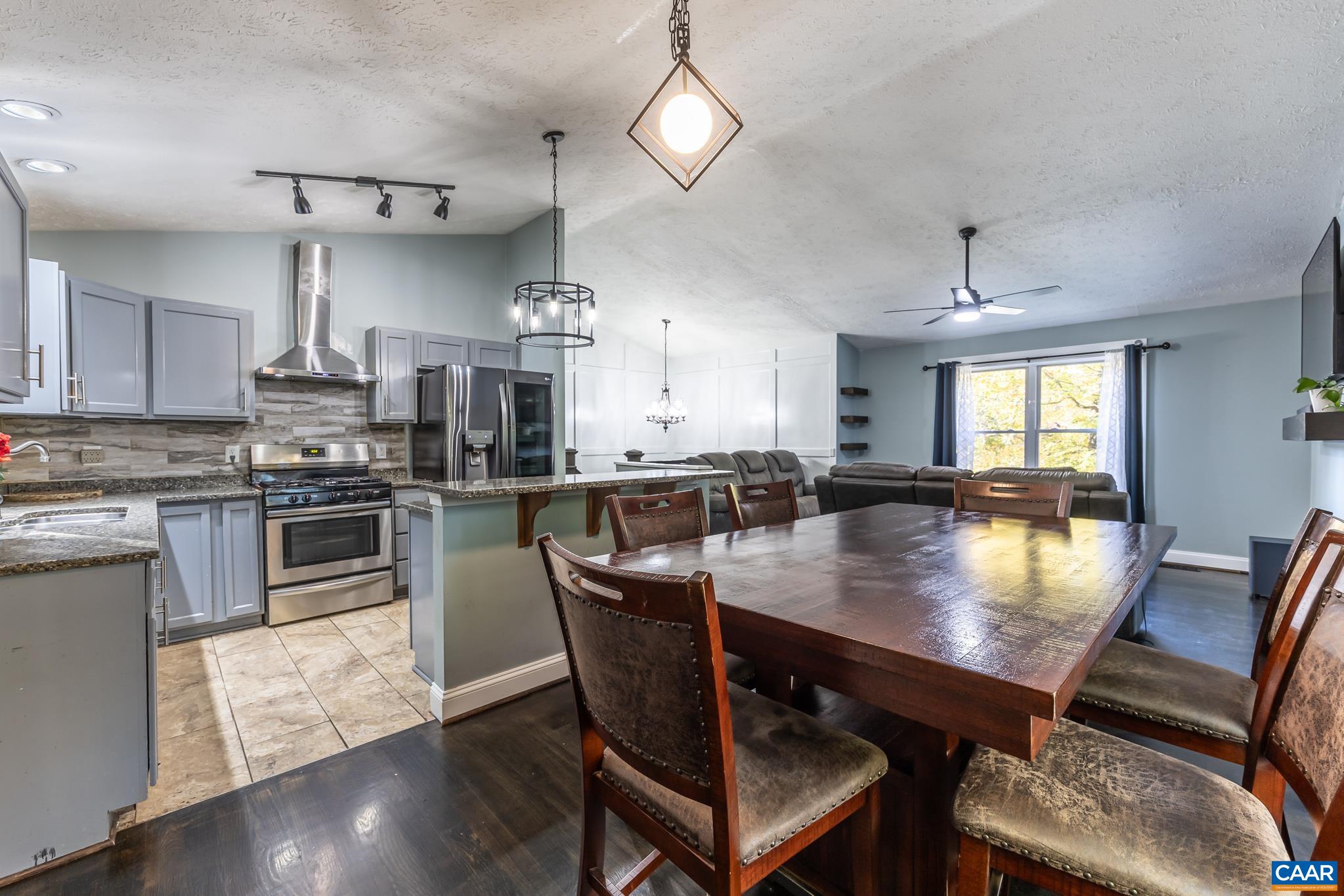 35 Brougham Road Palmyra, VA 22963 - Photo 9 of 27 a dining room with kitchen island a stove a table and chairs