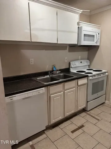 $1,500 | 608 Wilson Avenue, Johnson City, TN 37604