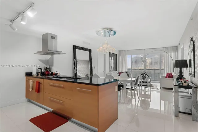 $6,100 | 495 Brickell Avenue, Unit 805, Miami, FL 33131