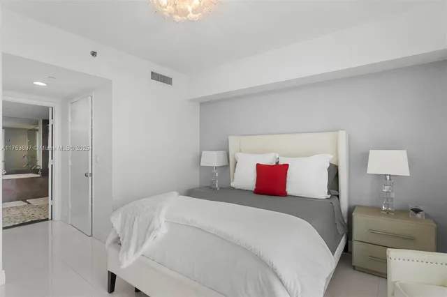 $6,100 | 495 Brickell Avenue, Unit 805, Miami, FL 33131