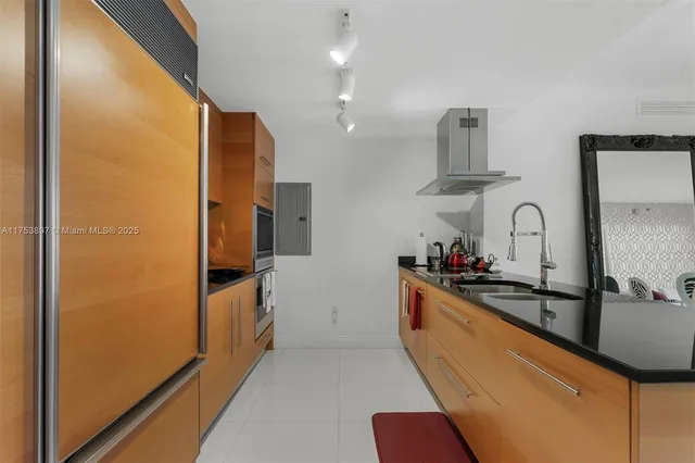 $6,100 | 495 Brickell Avenue, Unit 805, Miami, FL 33131