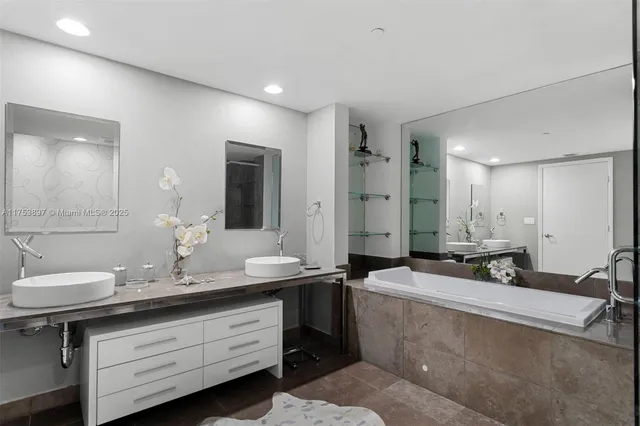 $6,100 | 495 Brickell Avenue, Unit 805, Miami, FL 33131