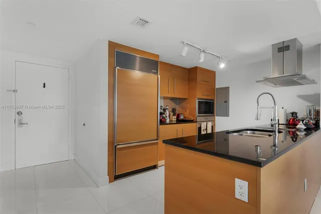 $6,100 | 495 Brickell Avenue, Unit 805, Miami, FL 33131