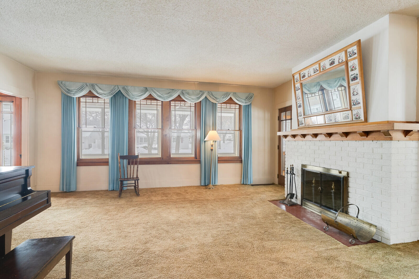 2405 State Street La Crosse, WI 54601 - Photo 11 of 31 11_2405StateSt_LivingRm1_mls