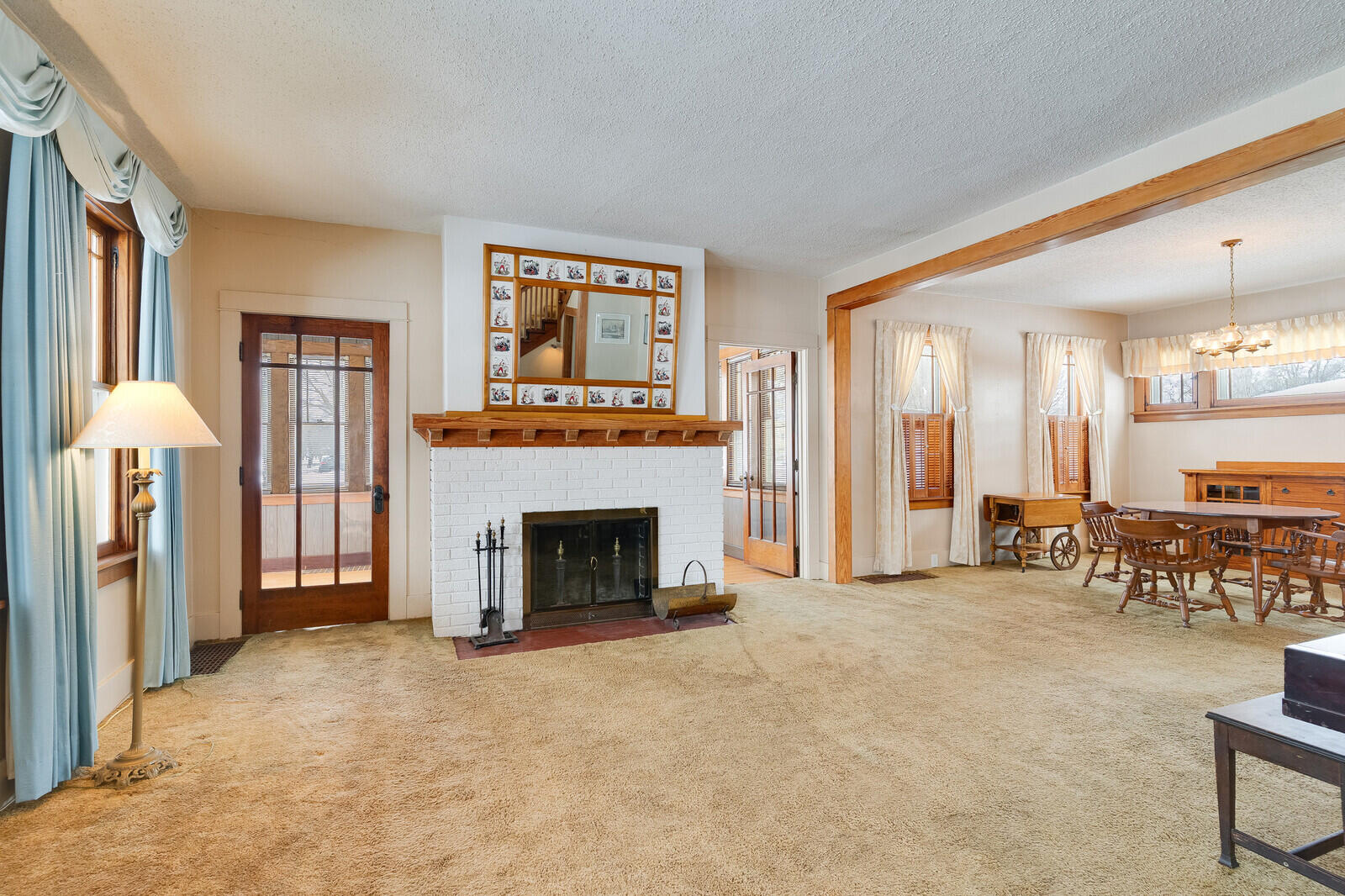 2405 State Street La Crosse, WI 54601 - Photo 12 of 31 12_2405StateSt_LivingRm2_mls