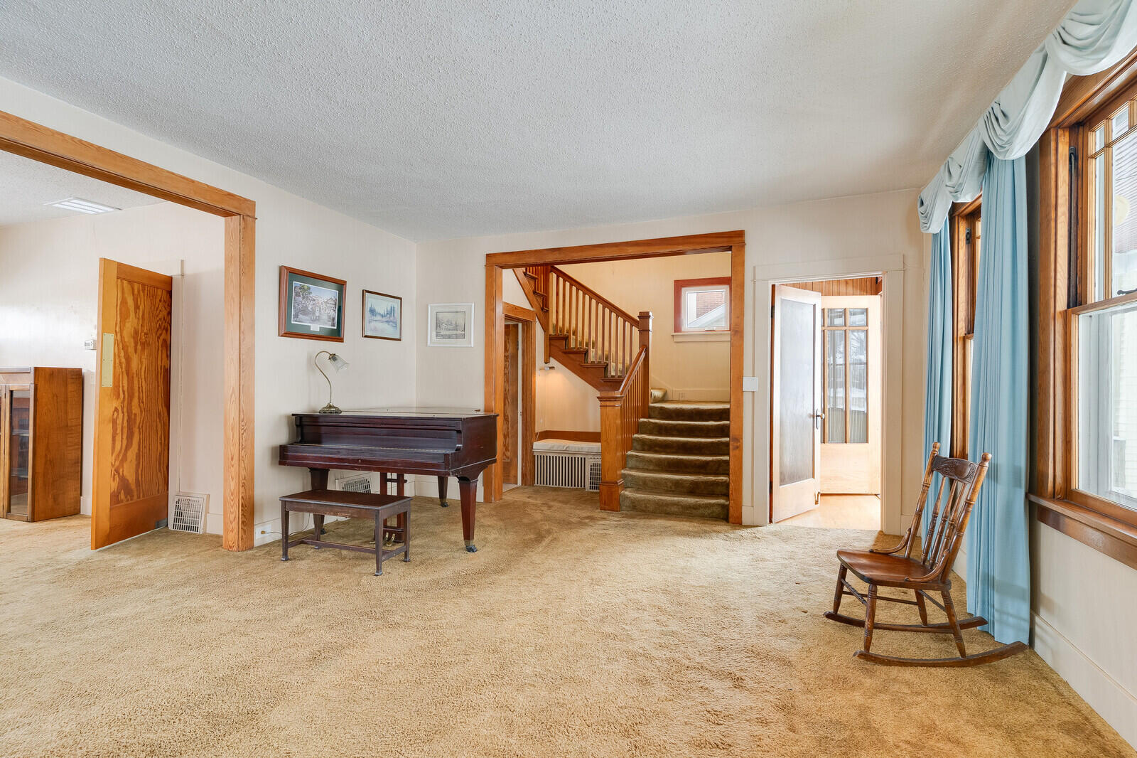 2405 State Street La Crosse, WI 54601 - Photo 13 of 31 13_2405StateSt_LivingRm3_mls