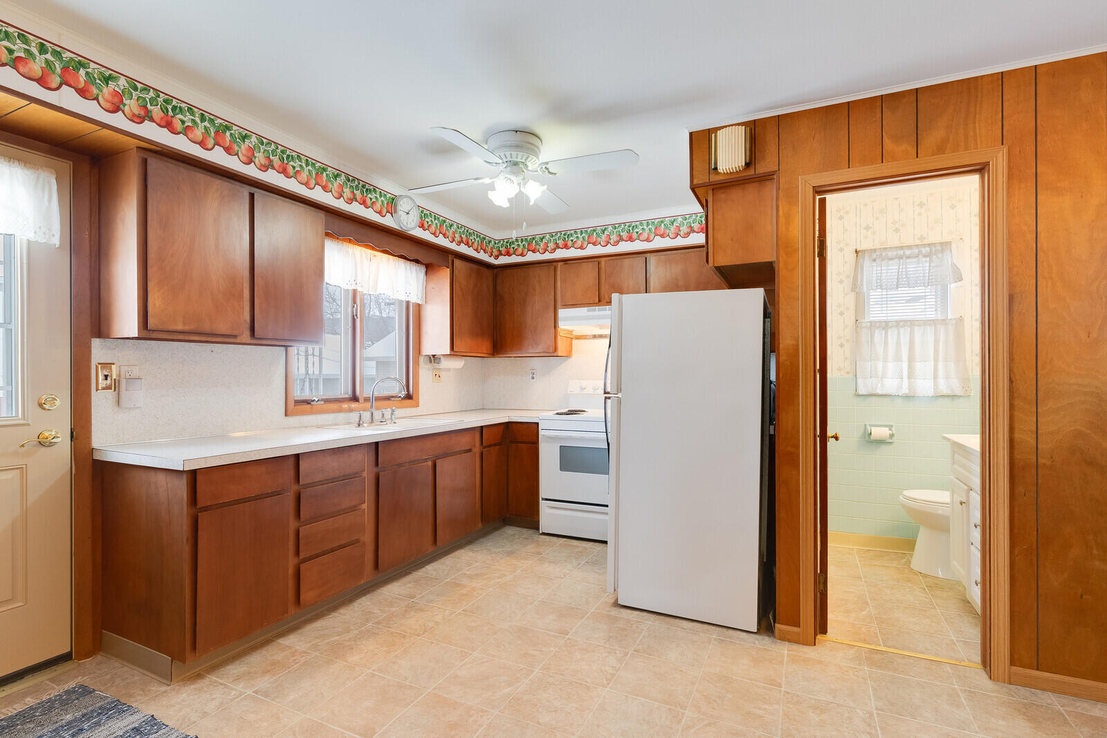 2405 State Street La Crosse, WI 54601 - Photo 18 of 31 18_2405StateSt_Kitchen1_mls