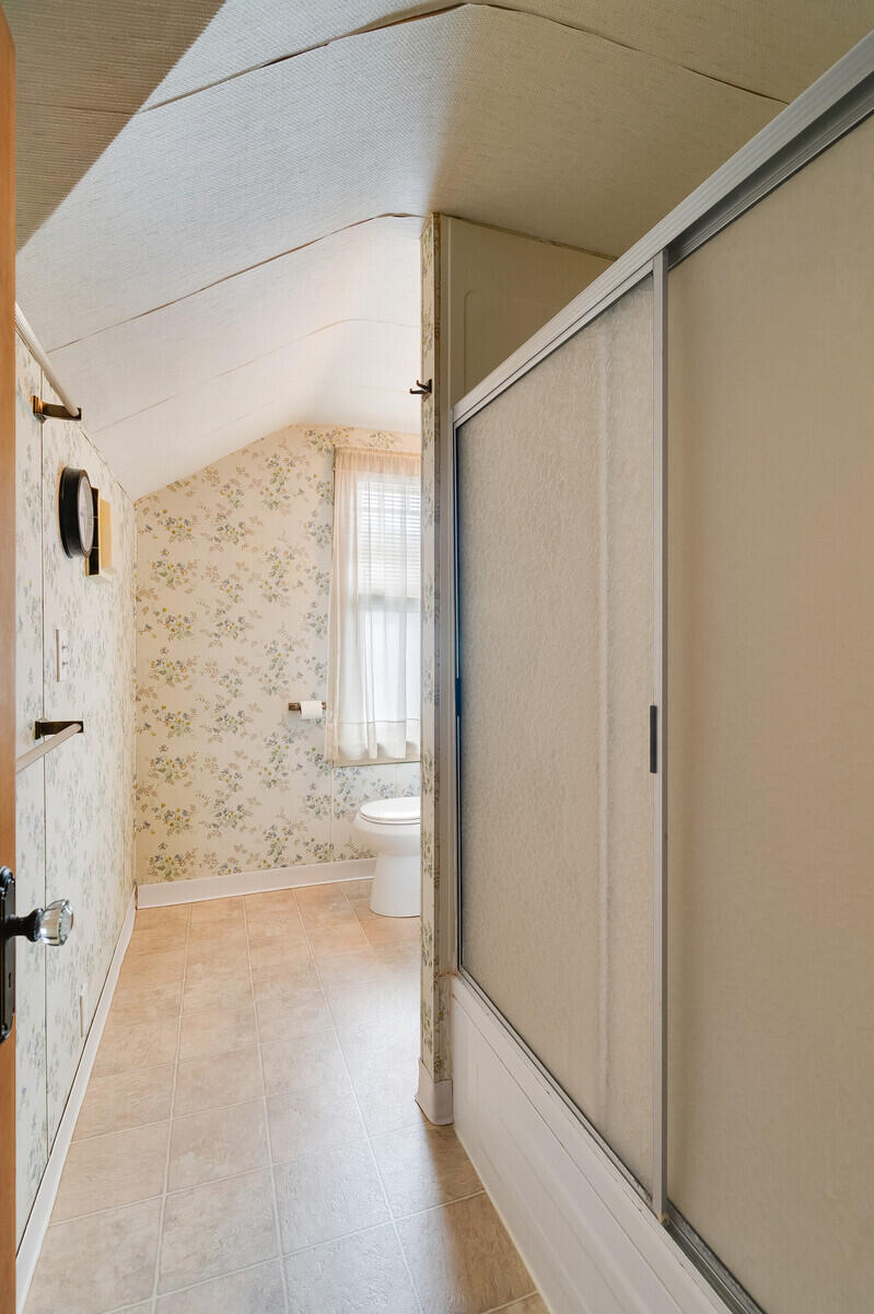 2405 State Street La Crosse, WI 54601 - Photo 23 of 31 23_2405StateSt_Bathroom1_2_mls