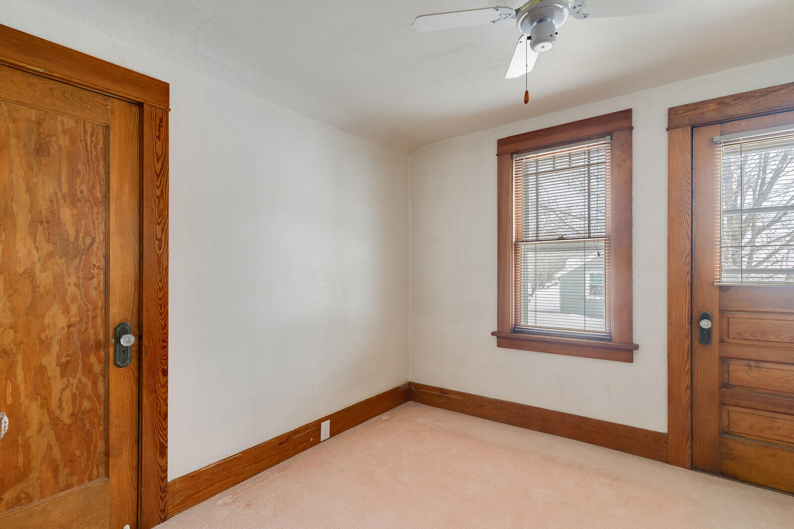 2405 State Street La Crosse, WI 54601 - Photo 26 of 31 26_2405StateSt_Bedroom3_1_mls