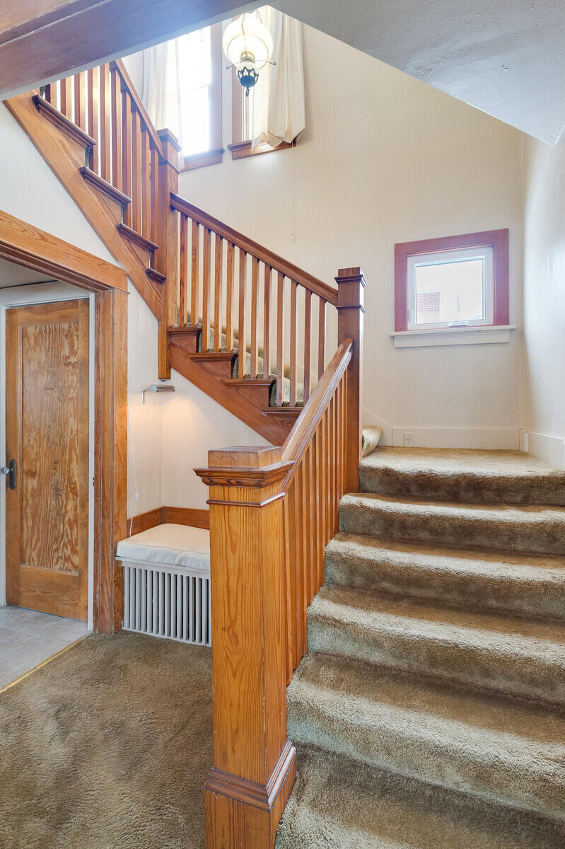 2405 State Street La Crosse, WI 54601 - Photo 10 of 31 10_2405StateSt_Stairway2_mls