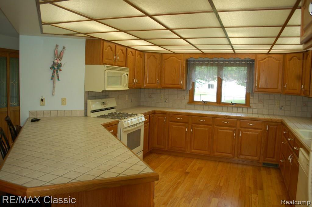 9745 North Eston Road Clarkston, MI 48348 - Photo 32 of 53 KITCHEN