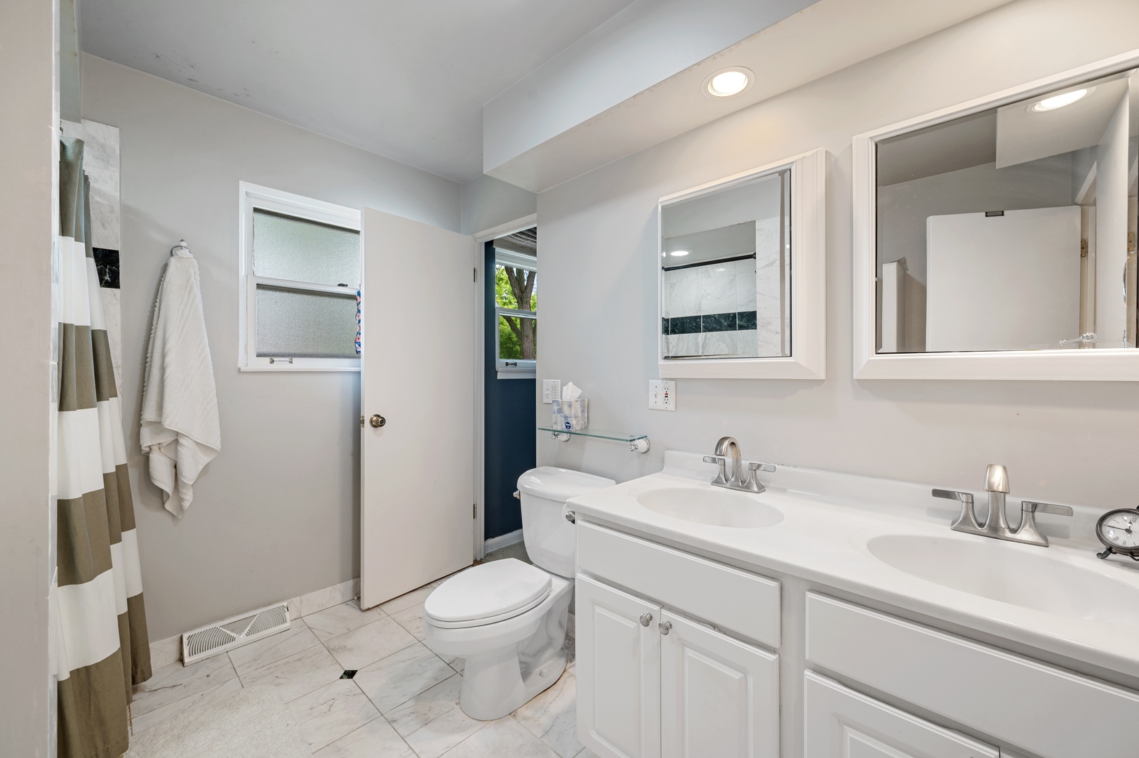 421 Locust Road Wilmette, IL 60091 - Photo 17 of 24