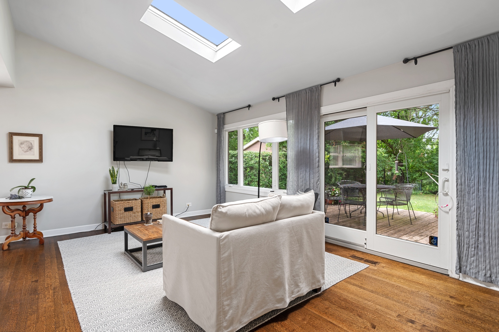 421 Locust Road Wilmette, IL 60091 - Photo 4 of 24