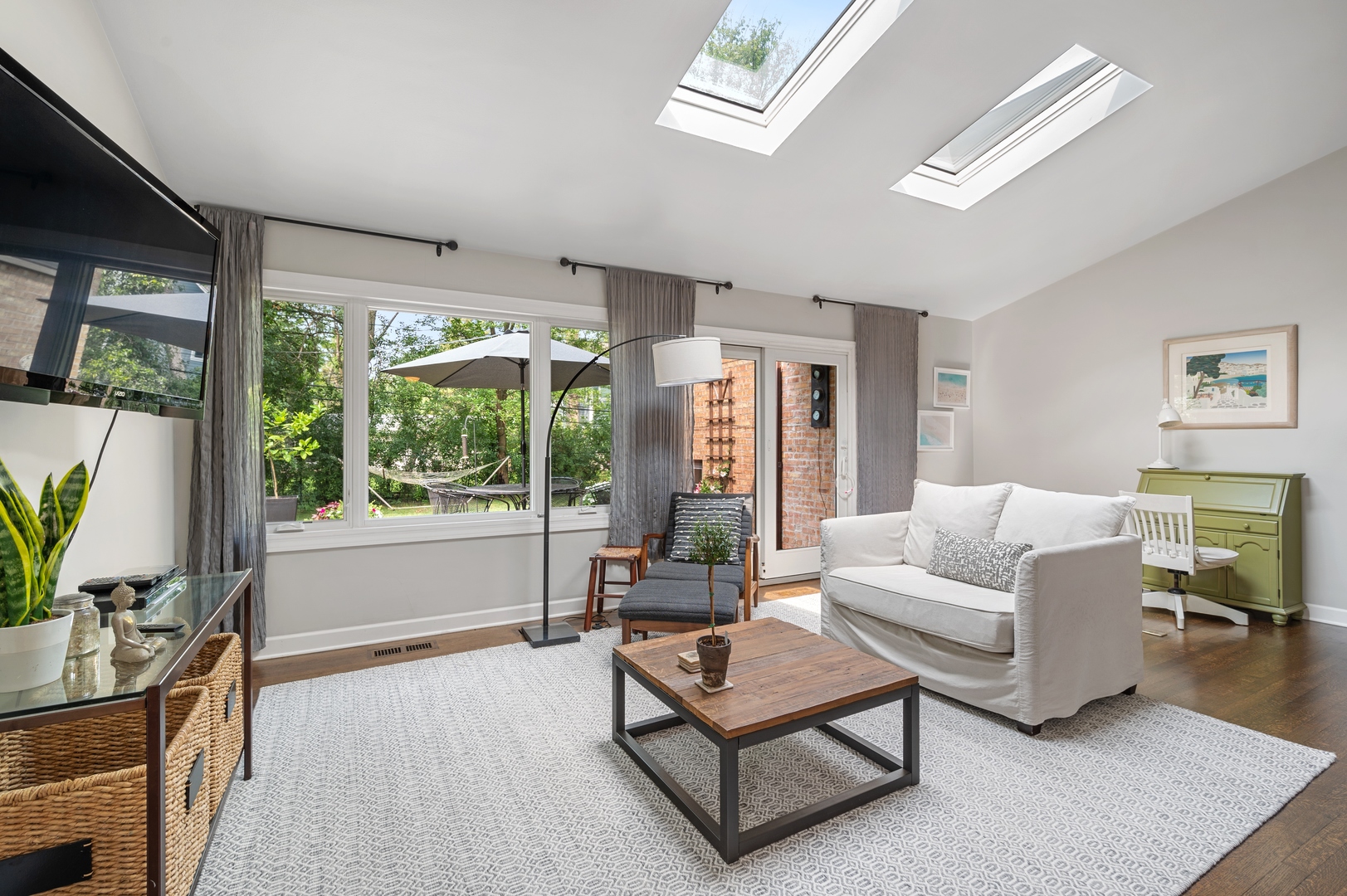 421 Locust Road Wilmette, IL 60091 - Photo 5 of 24