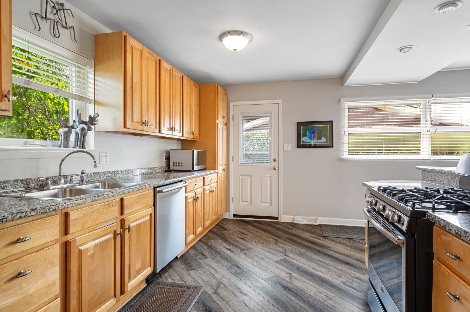 421 Locust Road Wilmette, IL 60091 - Photo 7 of 24