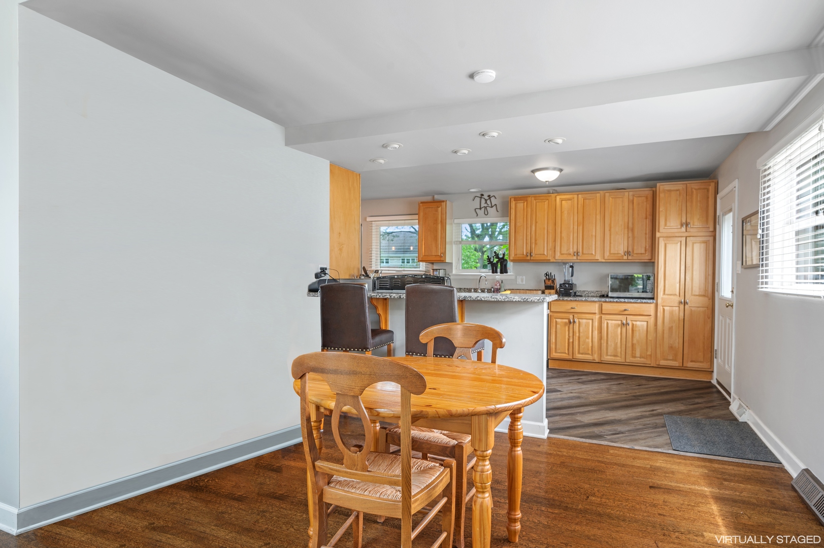 421 Locust Road Wilmette, IL 60091 - Photo 9 of 24