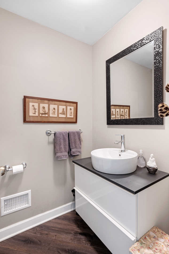 421 Locust Road Wilmette, IL 60091 - Photo 10 of 24