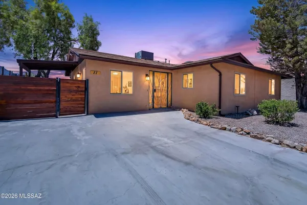 $2,095 | 11 West Forrest Feezor Street, Corona de Tucson, AZ 85641