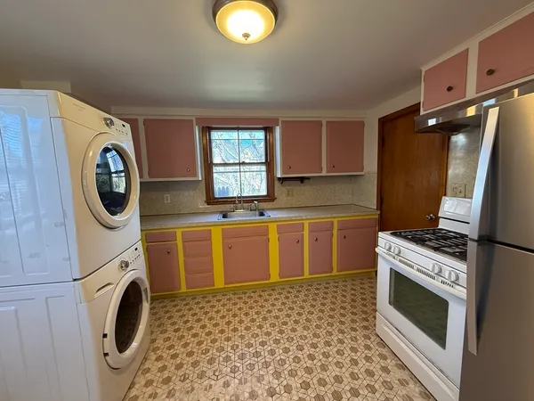 $1,700 | 38 Friend Street, Unit 1, Gloucester, MA 01930