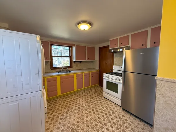 $1,700 | 38 Friend Street, Unit 1, Gloucester, MA 01930