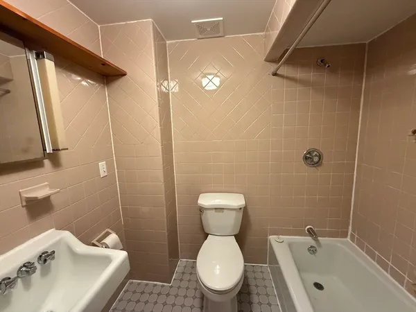 $1,700 | 38 Friend Street, Unit 1, Gloucester, MA 01930