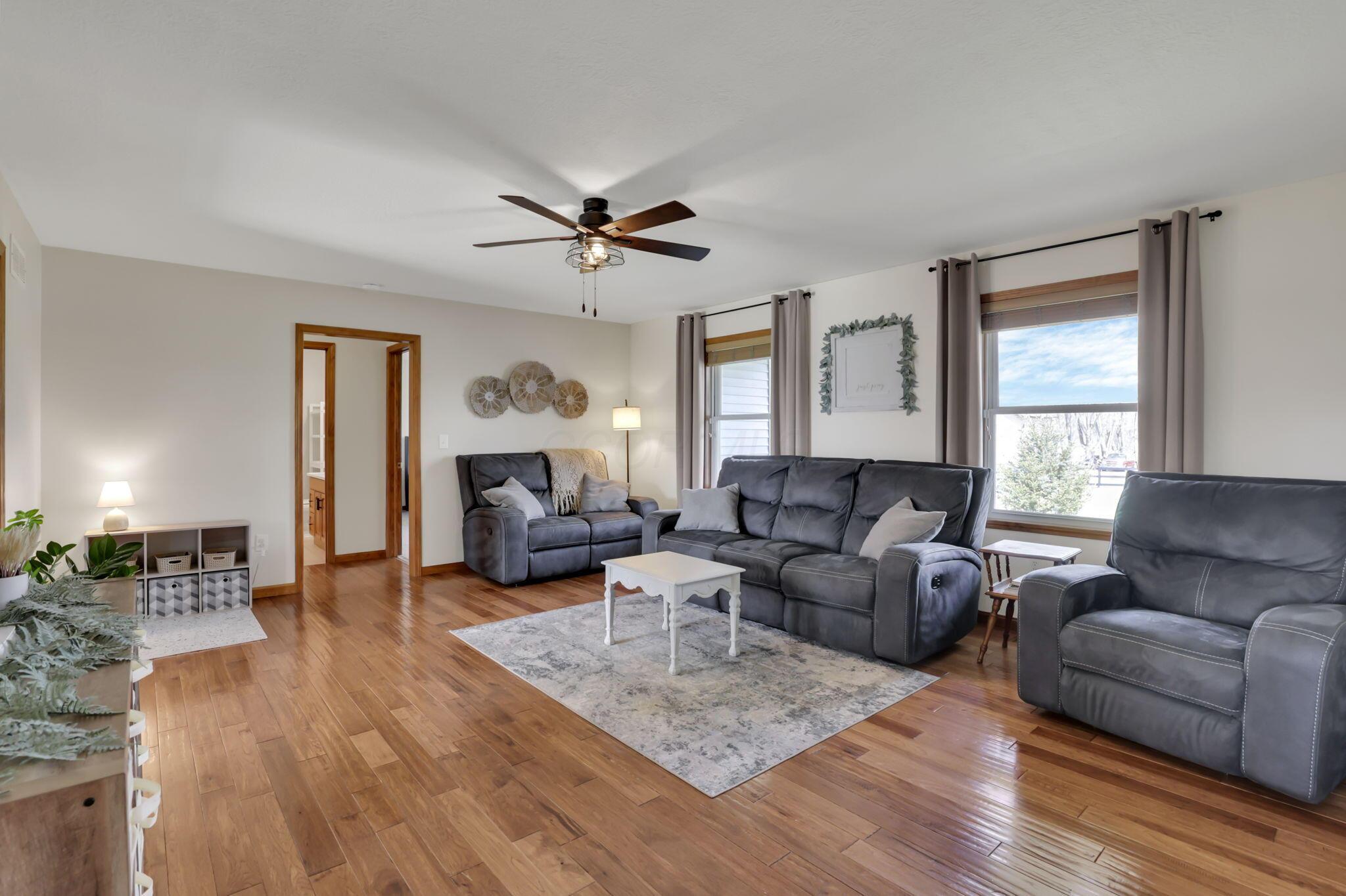 11851 Murlette Road Southwest Stoutsville, OH 43154 - Photo 5 of 44 Living Room