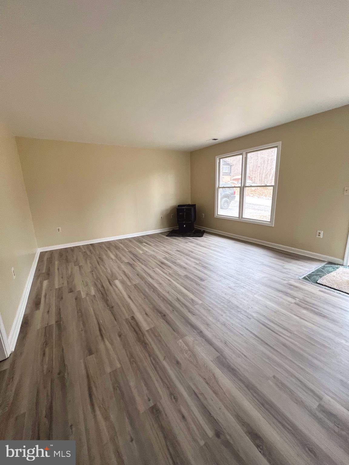 167 Revenoor Road Harpers Ferry, WV 25425 - Photo 3 of 19 Living room