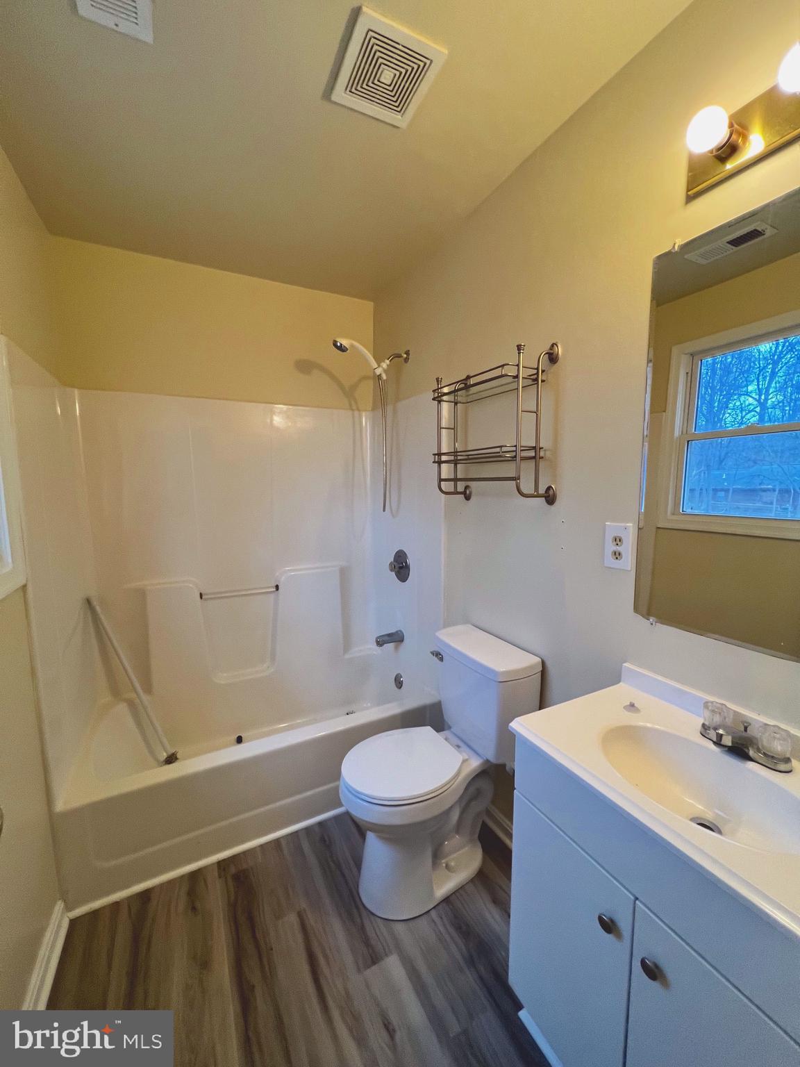 167 Revenoor Road Harpers Ferry, WV 25425 - Photo 8 of 19 Master bath