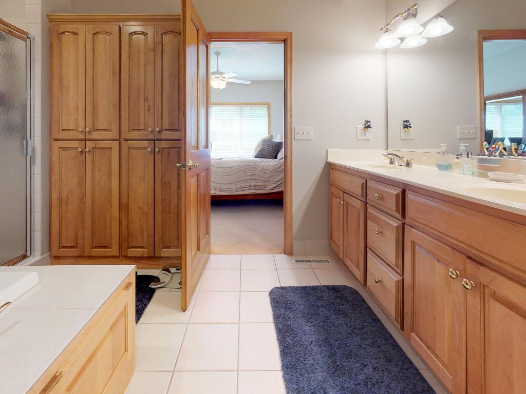 292 Grace Pointe Court Wayzata, MN 55391 - Photo 14 of 25