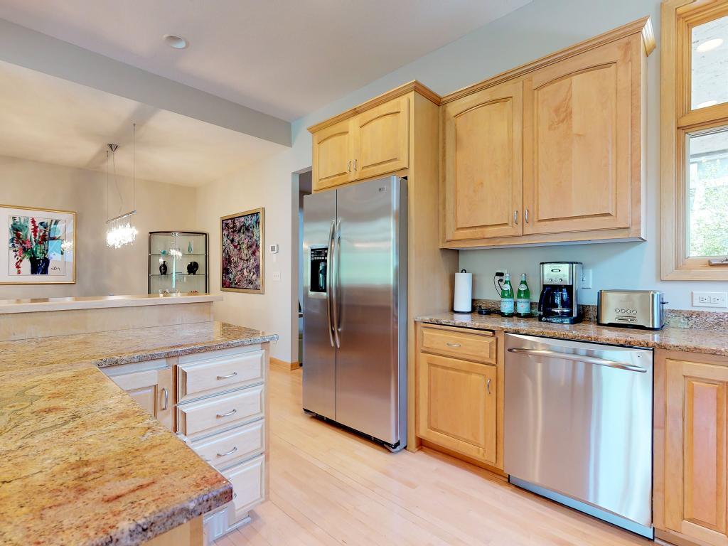 292 Grace Pointe Court Wayzata, MN 55391 - Photo 5 of 25