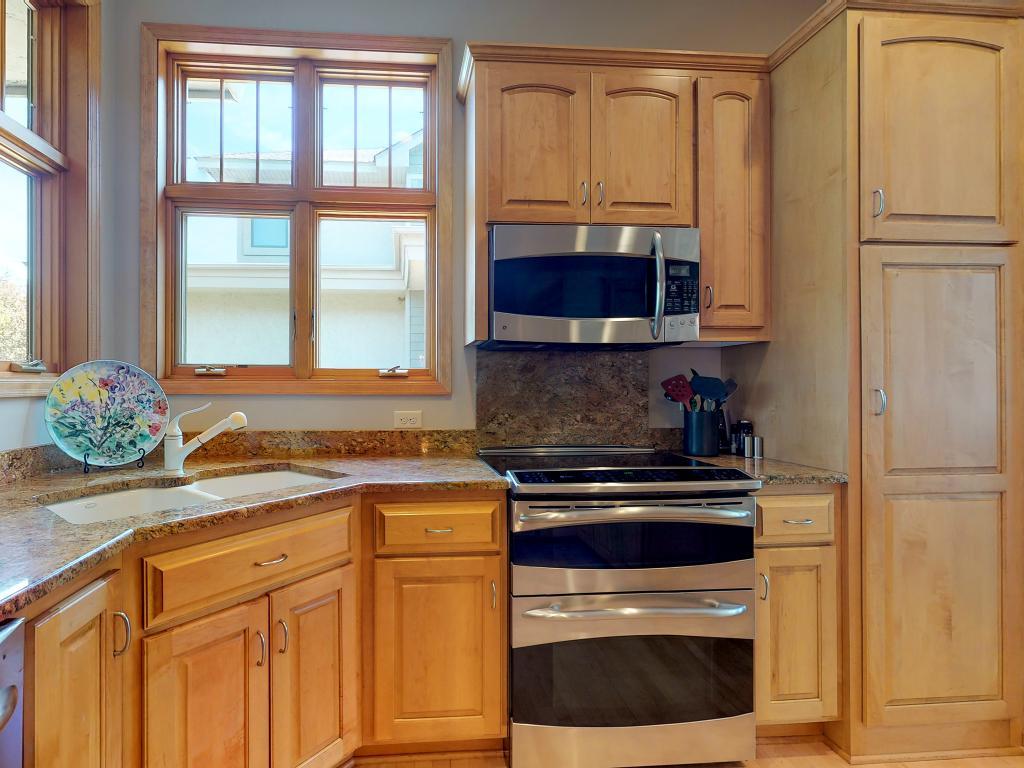292 Grace Pointe Court Wayzata, MN 55391 - Photo 6 of 25