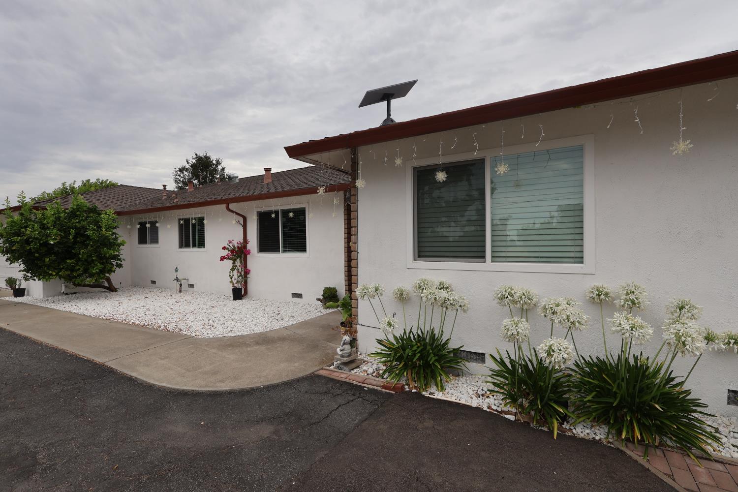 307 Mansfield Road Hollister, CA 95023 - Photo 7 of 47