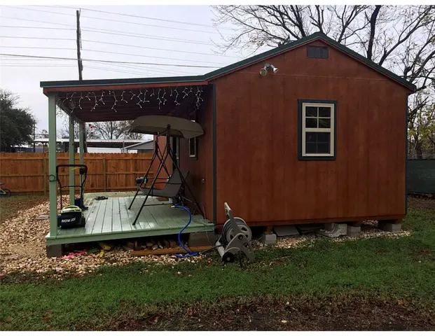 a front view of house with yard