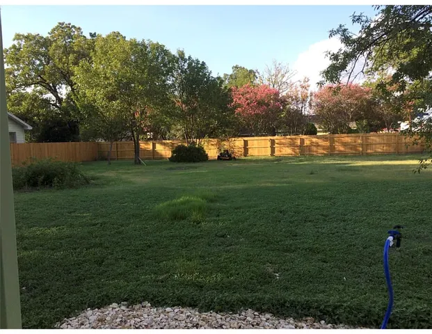 a picture of a field